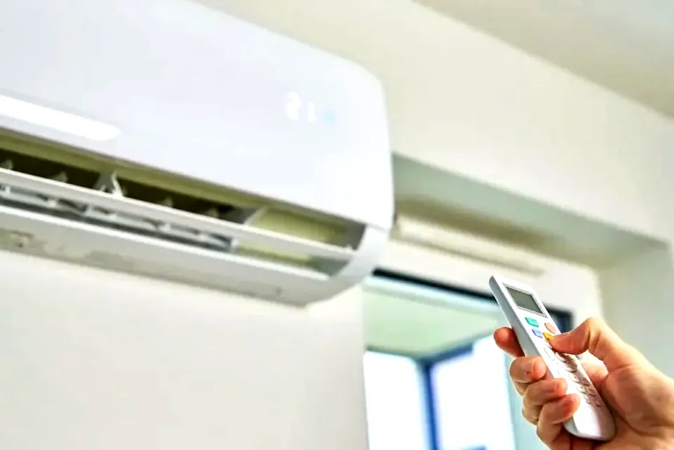 Termostato de control de un sistema de aerotermia en una vivienda de Burgos